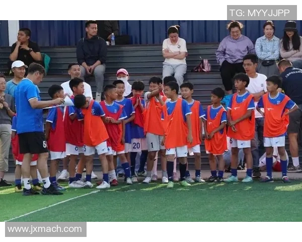 青少年足球培训机构助力孩子成长与梦想实现的全新路径探索 青少年足球培训机构助力孩子成长与梦想实现的全新路径探索